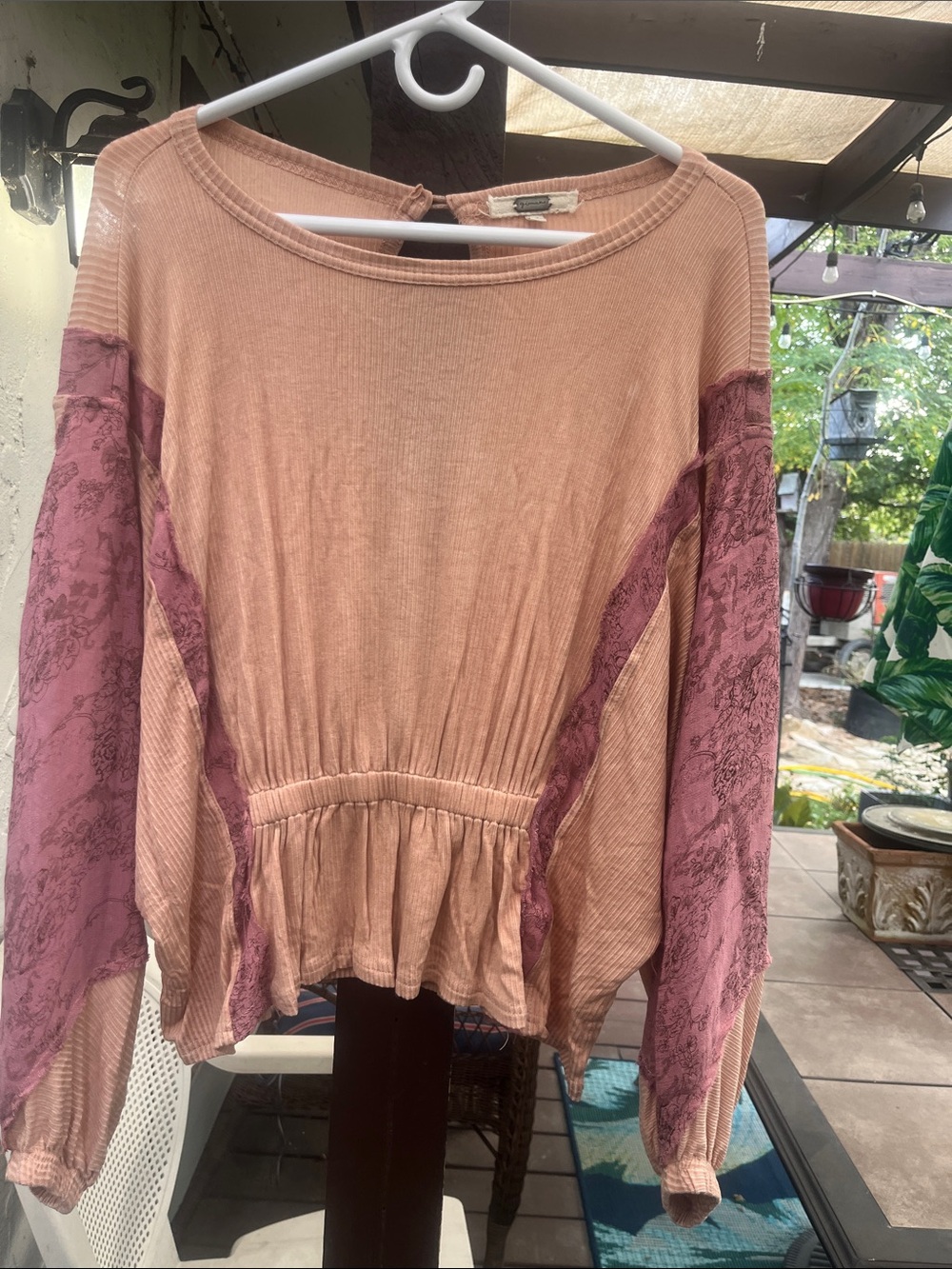Gimmicks by BKE Mauve Boho Lace Peplum Blouse Rayon Oversized Dolman Sleeves